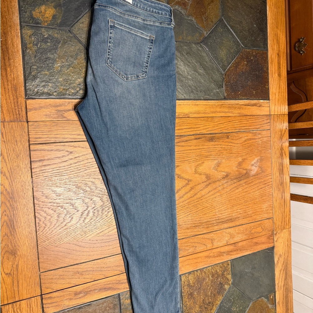 Amazon Essentials Women's Blue Jeans